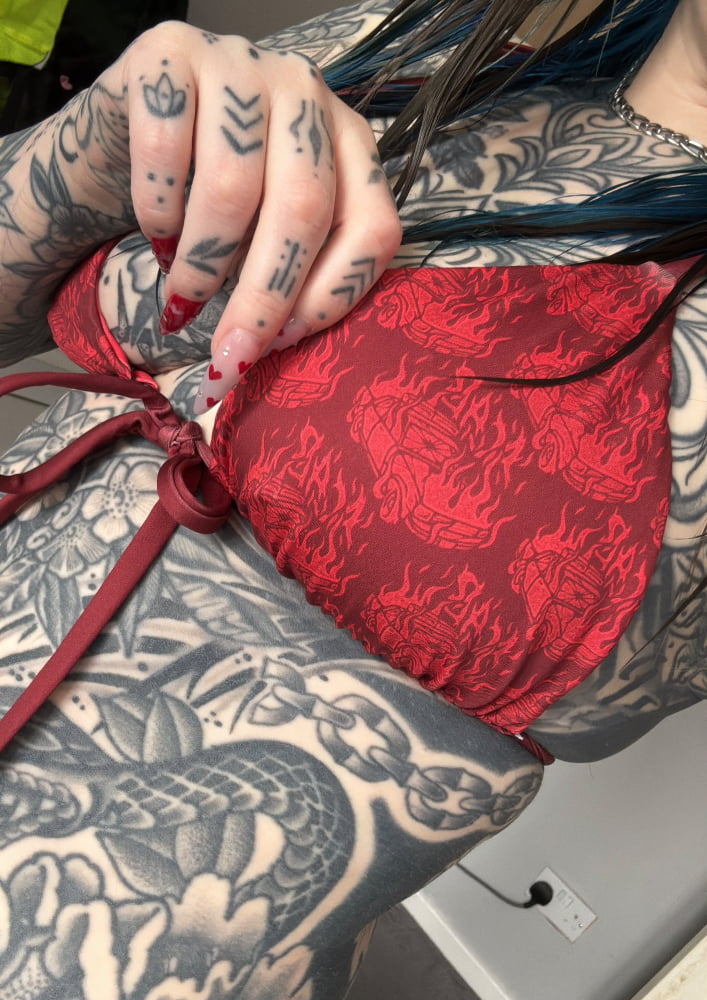 Full-Set ’Burning Red’ String ACAB Bikini set - Alternative